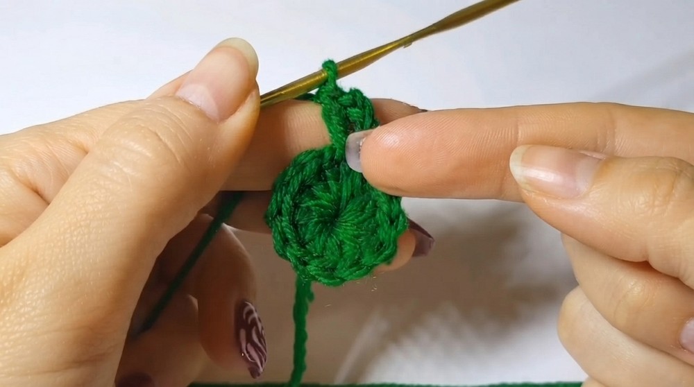 Easy Crochet Christmas Ball Pattern 2