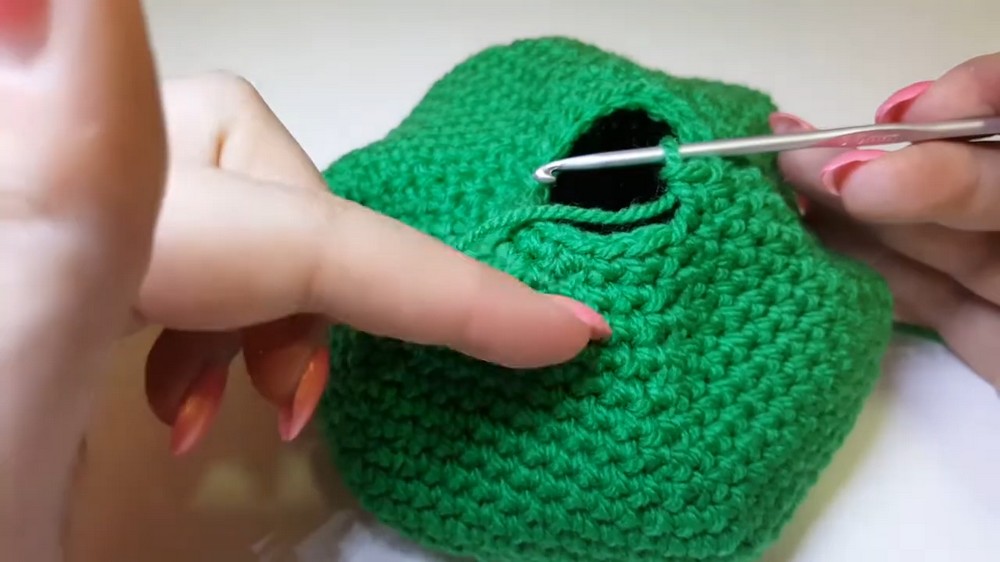 Easy Crochet Frog Pillow Pattern 4