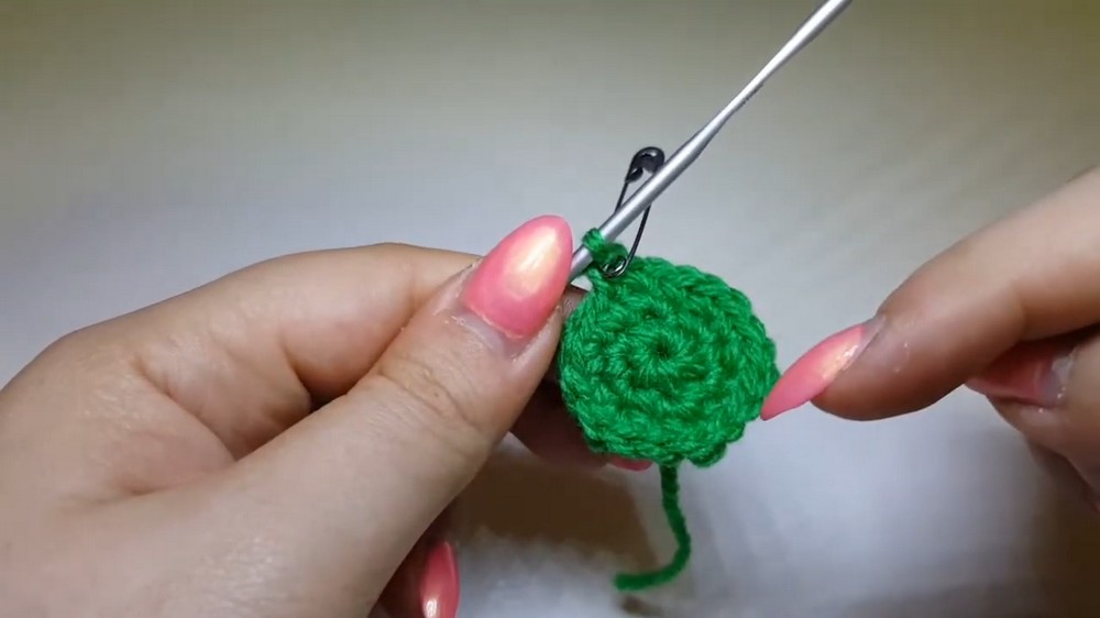 Easy Crochet Frog Pillow Pattern 5
