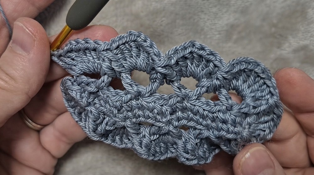 Easy Crochet Phone Pouch Pattern 4