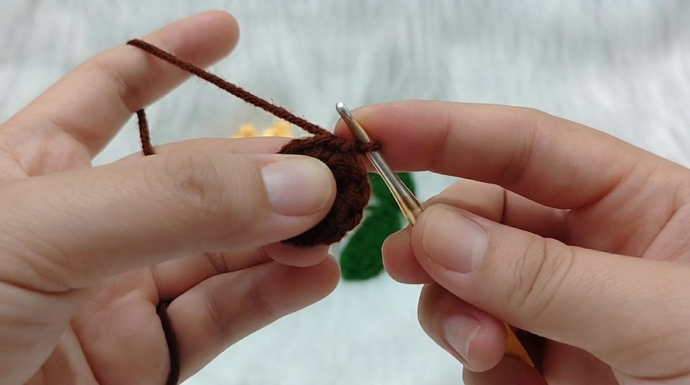 Easy Crochet Sunflower Stem Pattern 1