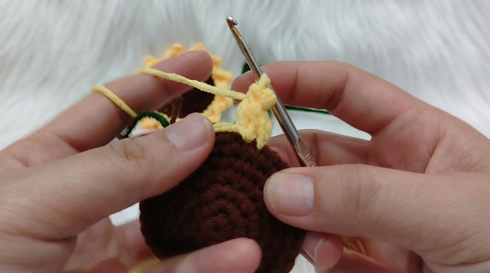 Easy Crochet Sunflower Stem Pattern 3