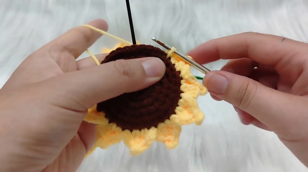 Easy Crochet Sunflower Stem Pattern 4