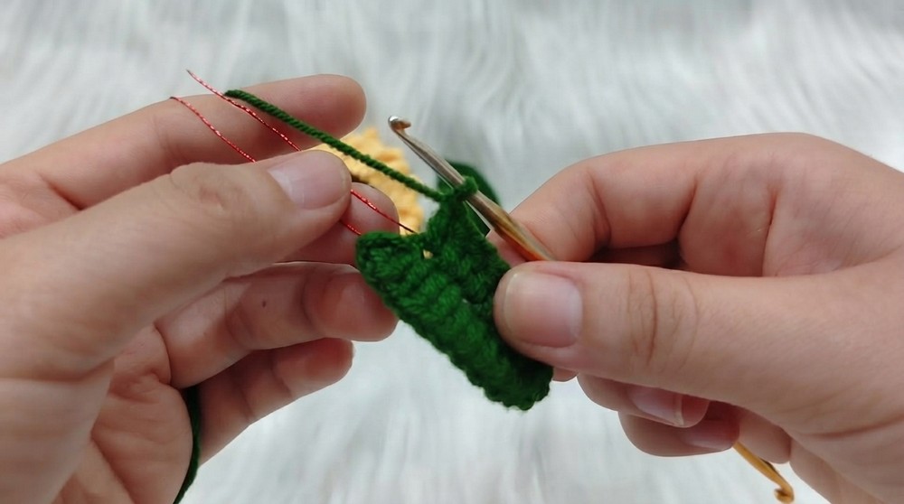 Easy Crochet Sunflower Stem Pattern 5