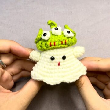Halloween Crochet Mini Ghost Pattern 6