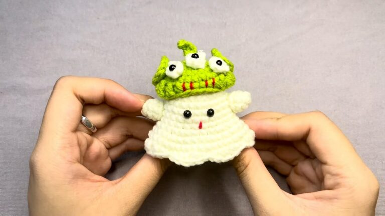 Halloween Crochet Mini Ghost Pattern 6
