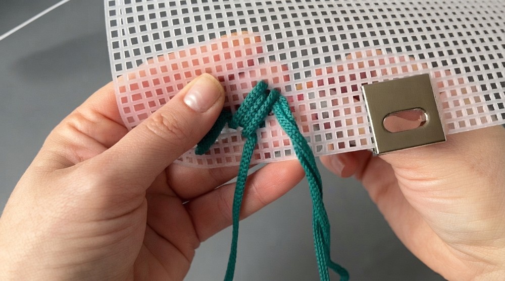 How to Make a Stylish Canvas Bag Yourself (9)