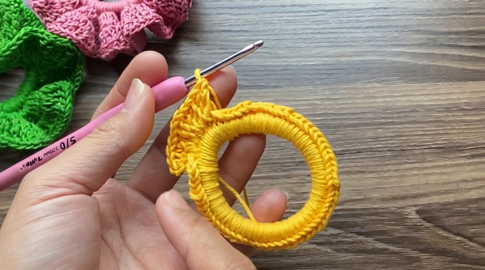 Quick Crochet Scrunchies Pattern 3